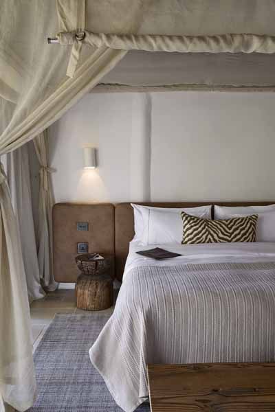 Twin-bed configuration in a Lolelunga suite